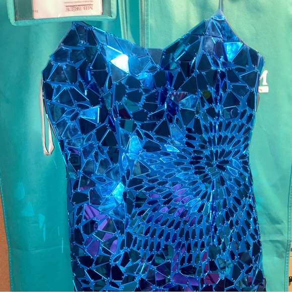 Sherri Hill - Lace-Up Back Cut Class Dress - Picture 4 of 5